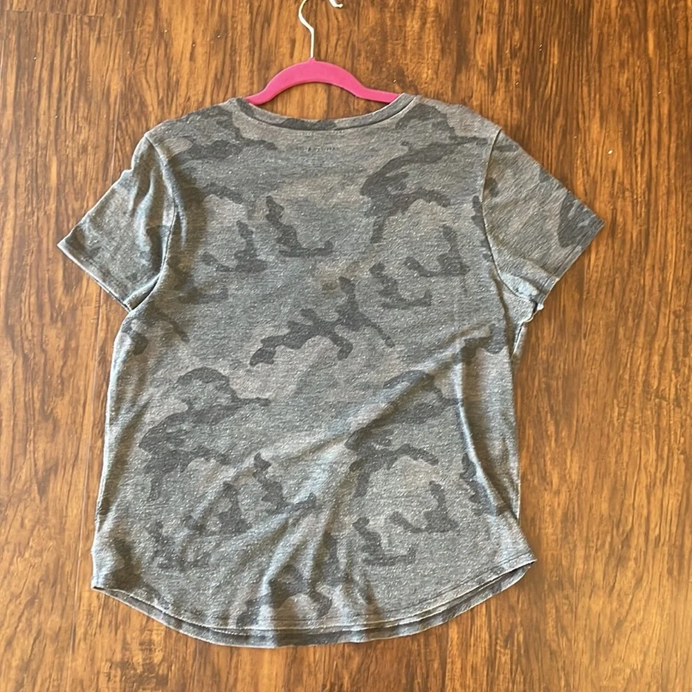 American Eagle T-Shirt - Picture 4 of 4
